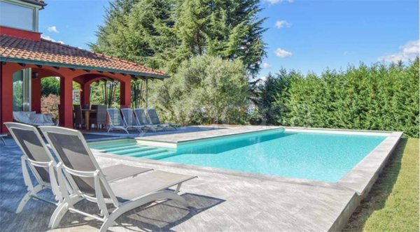casa indipendente in vendita a Dormelletto