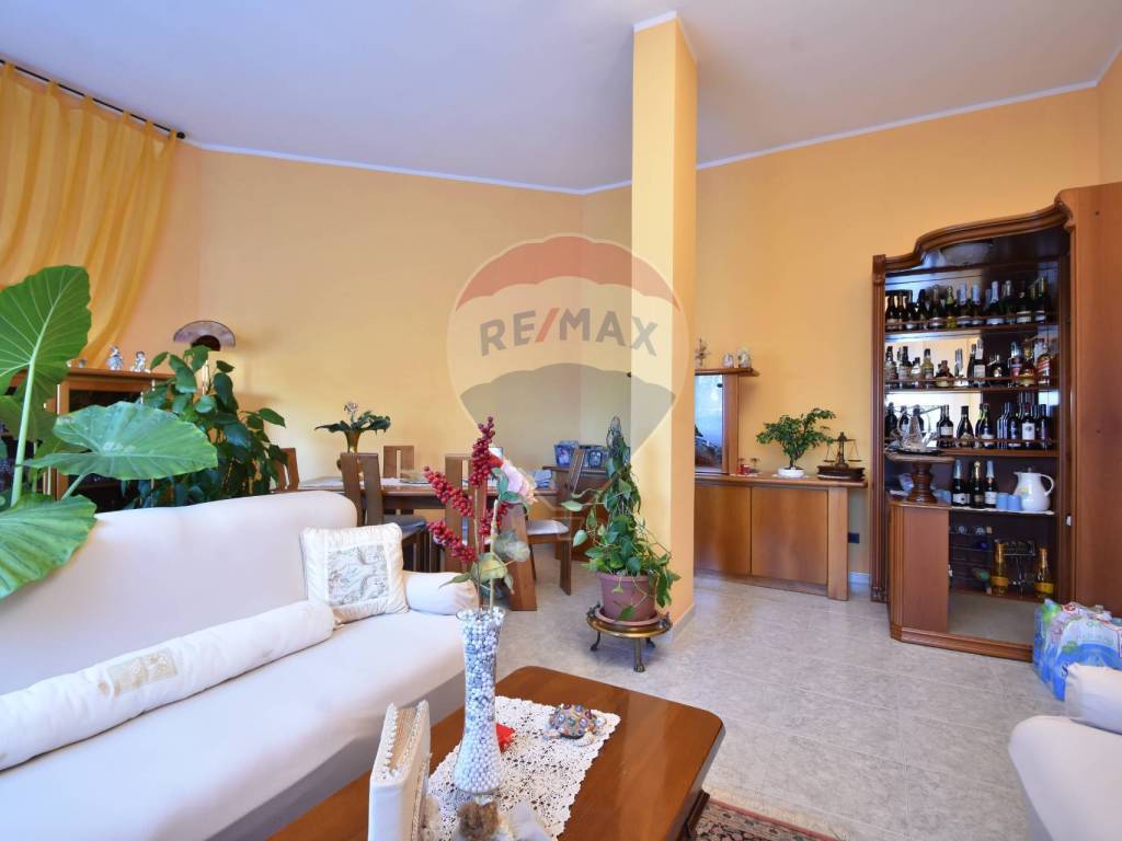 casa indipendente in vendita a Dormelletto