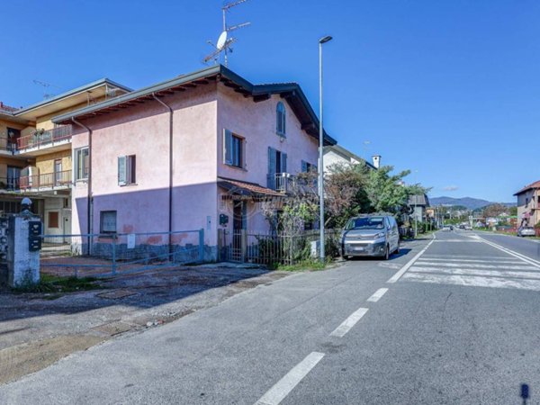 casa indipendente in vendita a Dormelletto