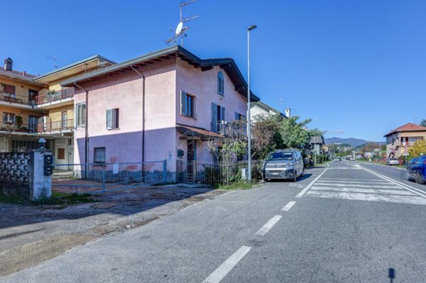 casa indipendente in vendita a Dormelletto