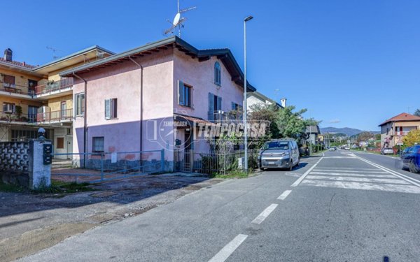casa indipendente in vendita a Dormelletto