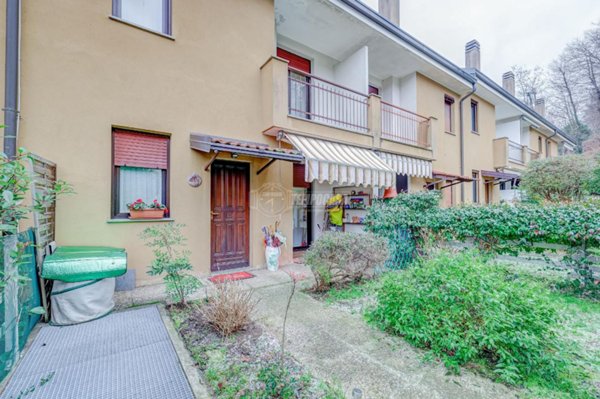 casa indipendente in vendita a Dormelletto