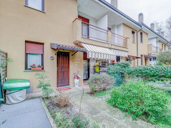 casa indipendente in vendita a Dormelletto