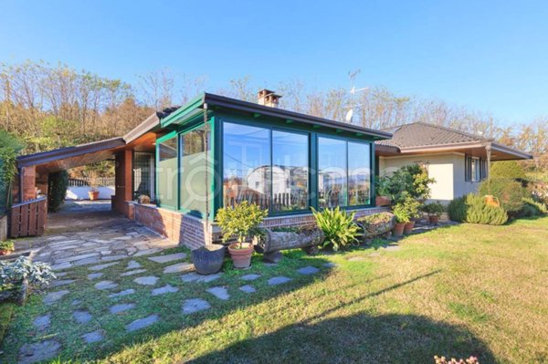 casa indipendente in vendita a Dormelletto