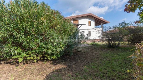 casa indipendente in vendita a Dormelletto