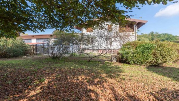 casa indipendente in vendita a Dormelletto