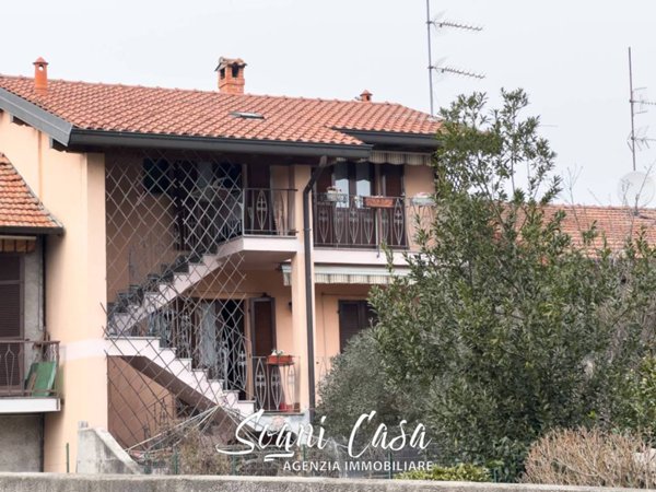 casa indipendente in vendita a Dormelletto