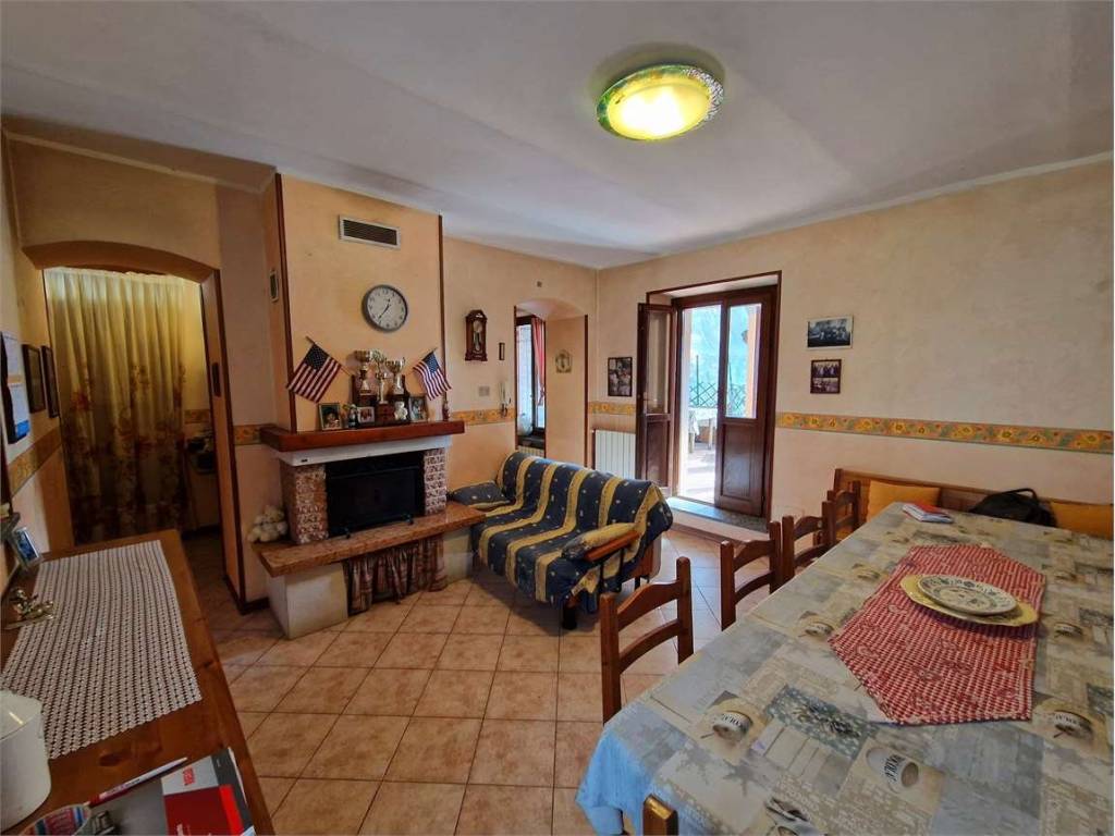 casa indipendente in vendita a Dormelletto