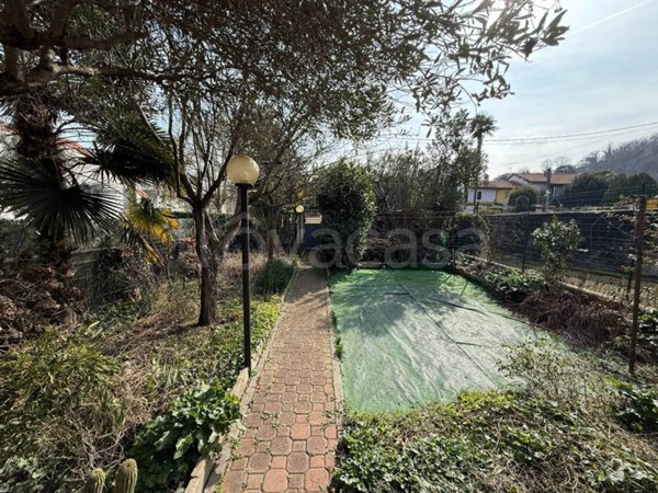 casa indipendente in vendita a Dormelletto