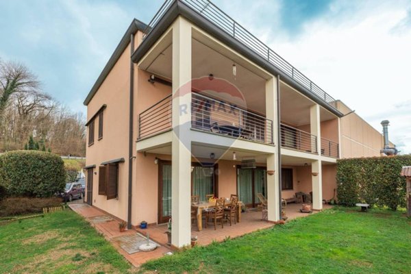 casa indipendente in vendita a Dormelletto