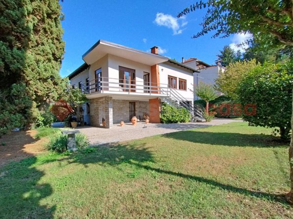 casa indipendente in vendita a Dormelletto