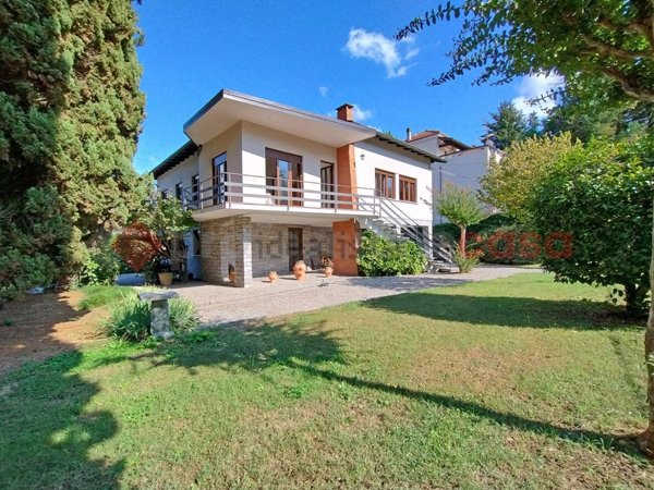 casa indipendente in vendita a Dormelletto