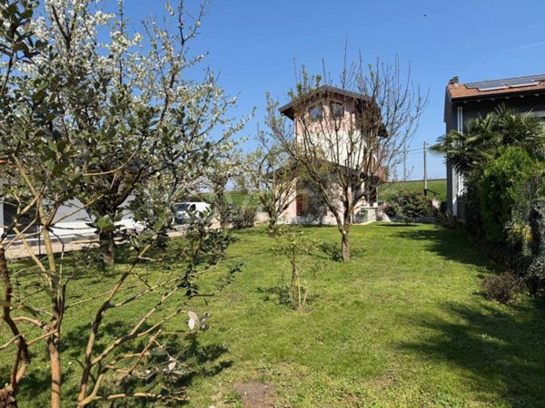 casa indipendente in vendita a Dormelletto