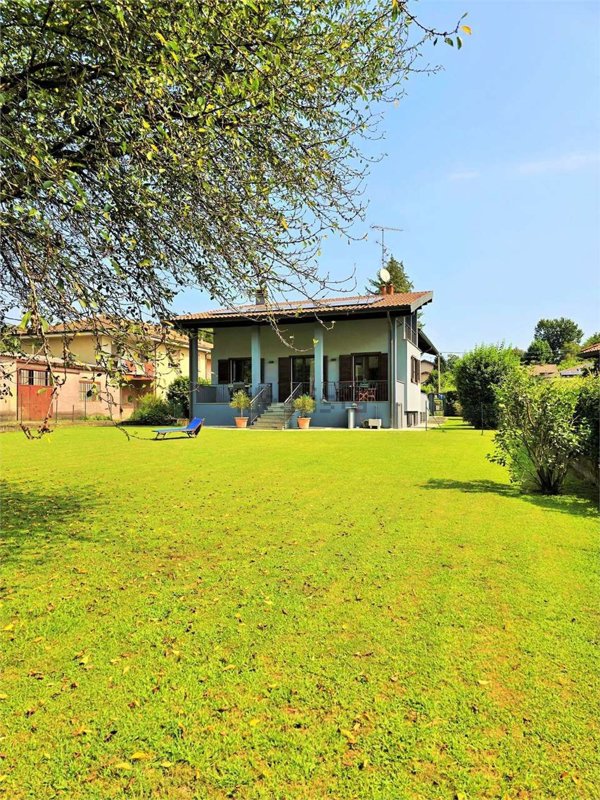 casa indipendente in vendita a Dormelletto