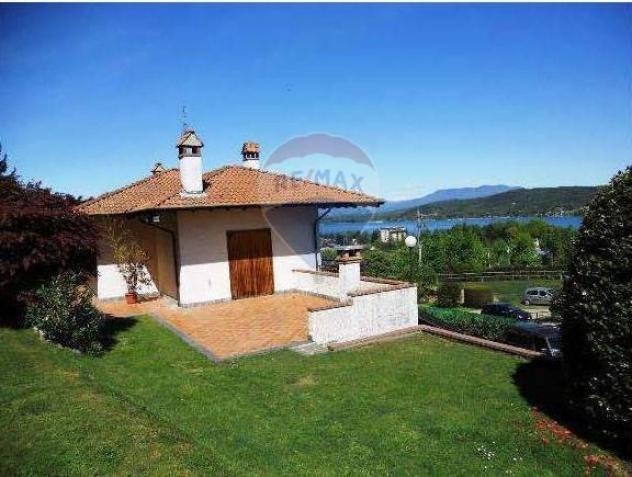 casa indipendente in vendita a Dormelletto