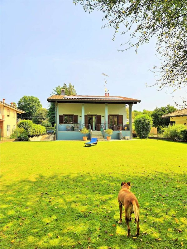 casa indipendente in vendita a Dormelletto