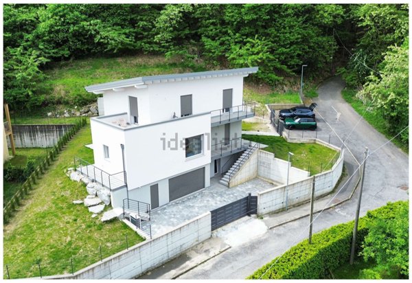 casa indipendente in vendita a Dormelletto