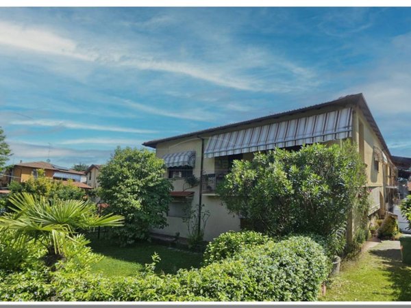 casa indipendente in vendita a Dormelletto