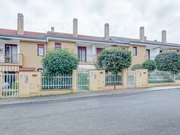 casa indipendente in vendita a Dormelletto
