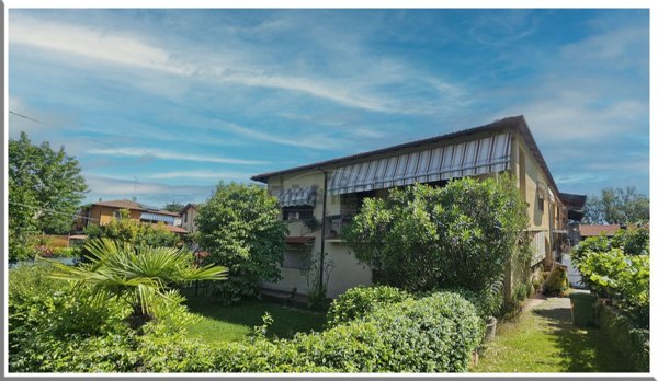 casa indipendente in vendita a Dormelletto
