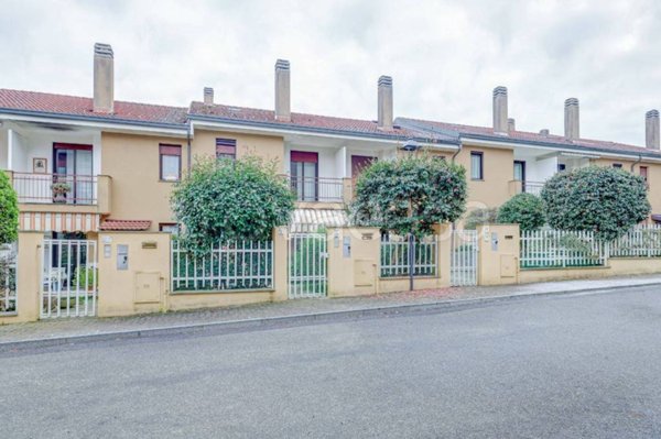 casa indipendente in vendita a Dormelletto