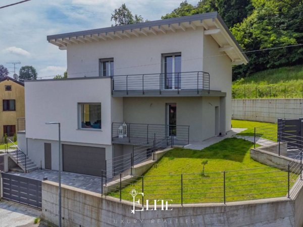 casa indipendente in vendita a Dormelletto