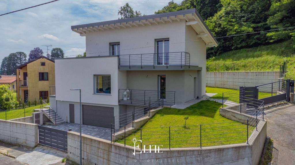 casa indipendente in vendita a Dormelletto