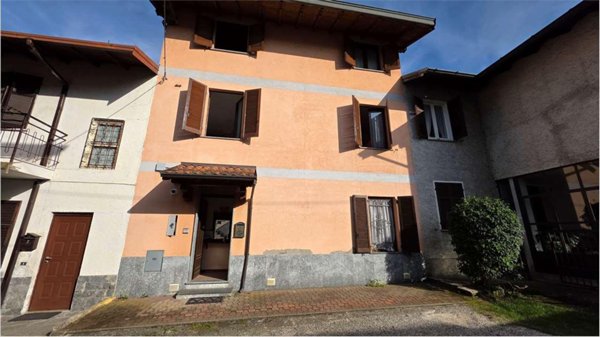 casa indipendente in vendita a Dormelletto