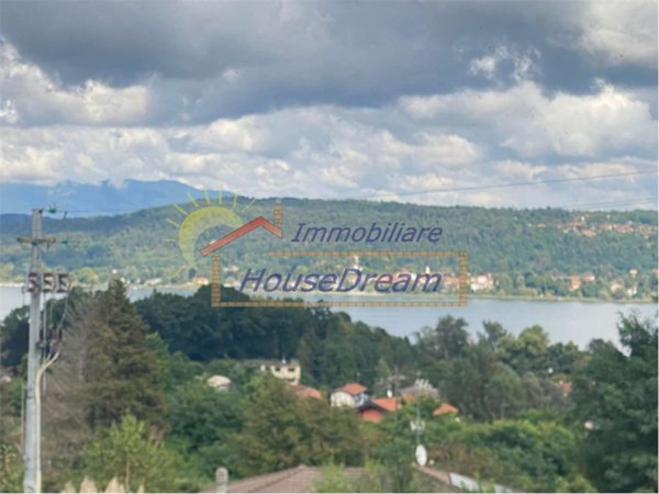 casa indipendente in vendita a Dormelletto