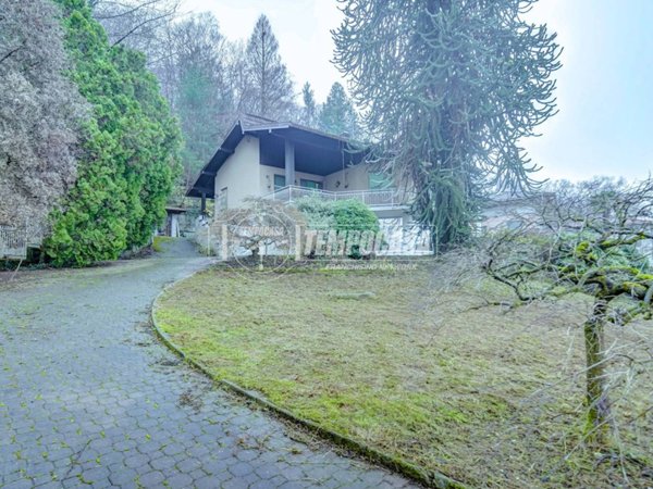 casa indipendente in vendita a Dormelletto