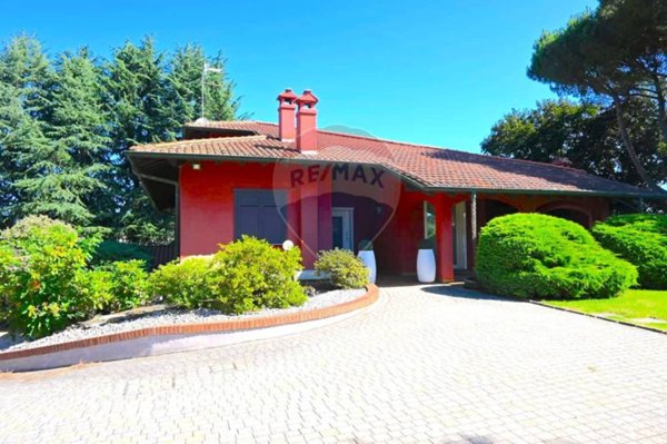casa indipendente in vendita a Dormelletto