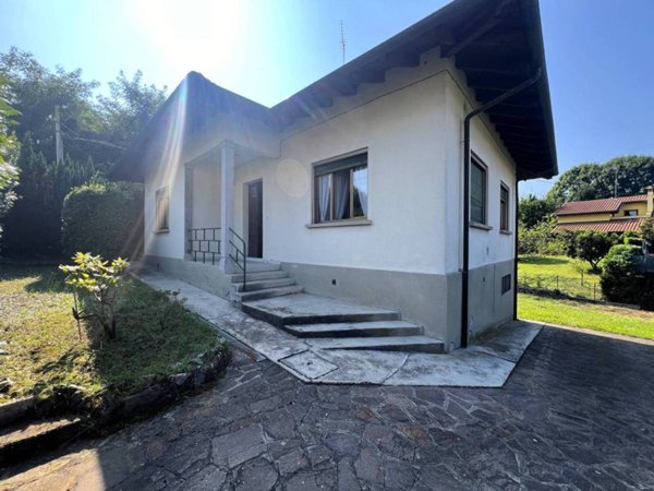 casa indipendente in vendita a Dormelletto