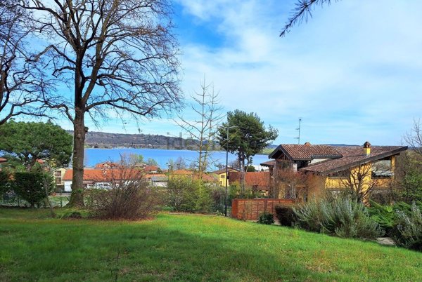 casa indipendente in vendita a Dormelletto