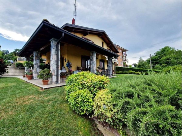 casa indipendente in vendita a Dormelletto