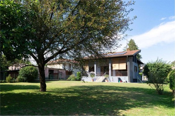 casa indipendente in vendita a Dormelletto