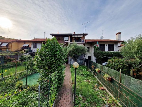 casa indipendente in vendita a Dormelletto
