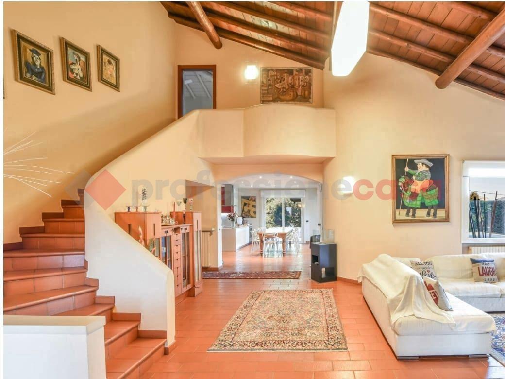 casa indipendente in vendita a Dormelletto