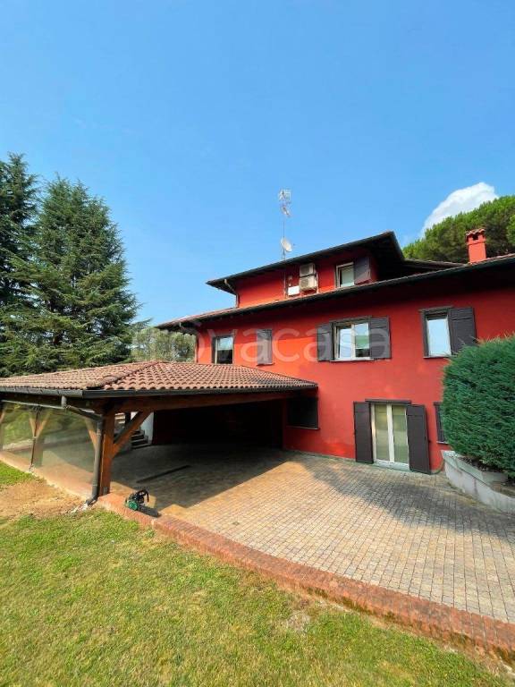 casa indipendente in vendita a Dormelletto