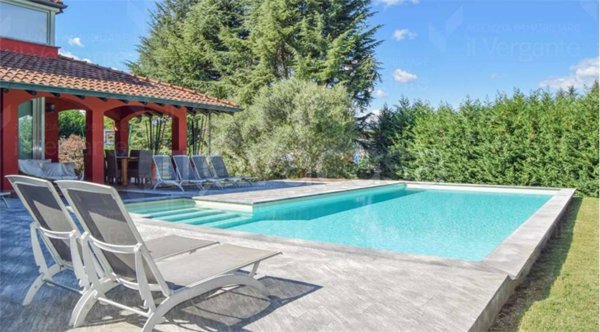 casa indipendente in vendita a Dormelletto