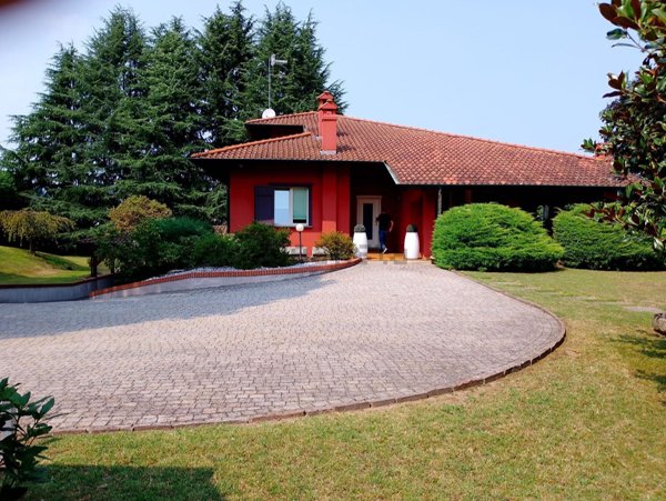 casa indipendente in vendita a Dormelletto