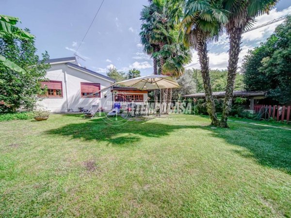 casa indipendente in vendita a Dormelletto