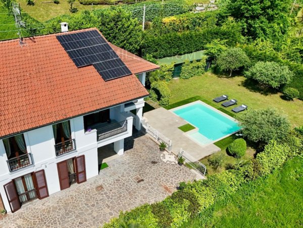 casa indipendente in vendita a Dormelletto