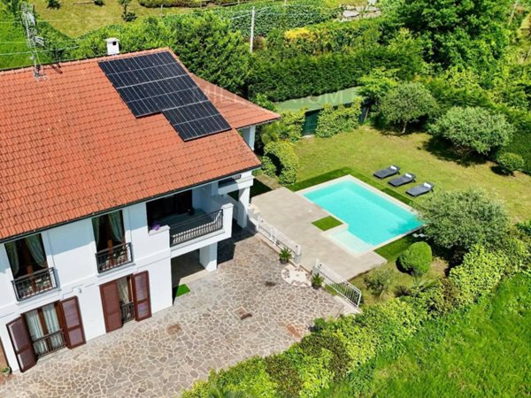 casa indipendente in vendita a Dormelletto