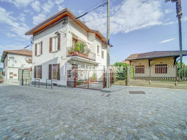 casa indipendente in vendita a Dormelletto