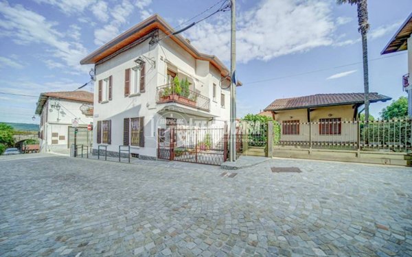 casa indipendente in vendita a Dormelletto