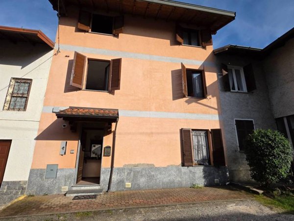 casa indipendente in vendita a Dormelletto