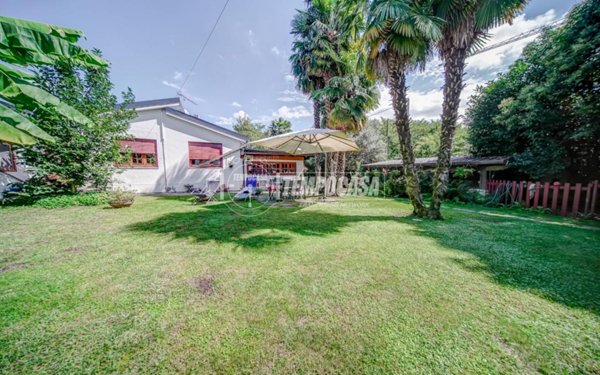 casa indipendente in vendita a Dormelletto