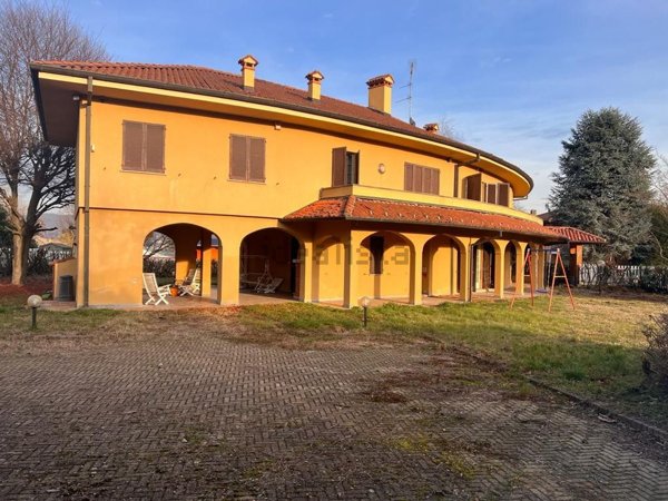 casa indipendente in vendita a Dormelletto
