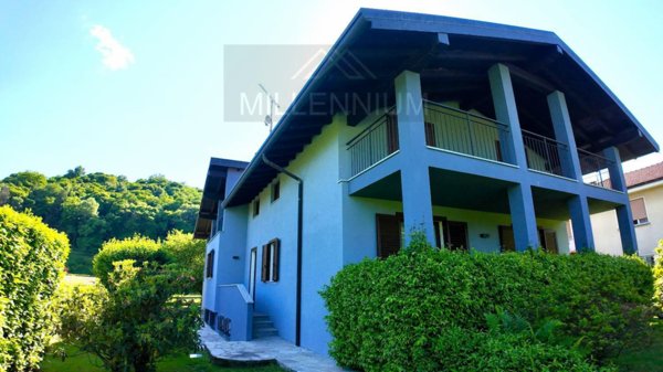 casa indipendente in vendita a Dormelletto