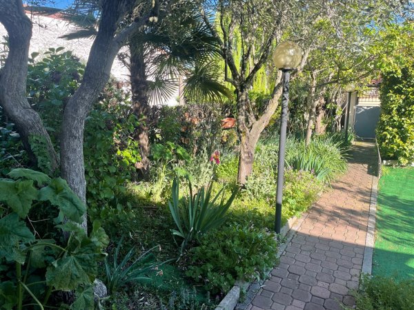 casa indipendente in vendita a Dormelletto